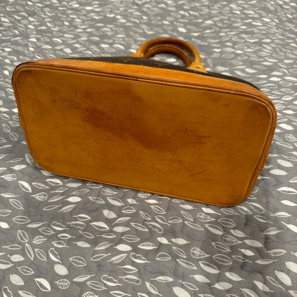 LOUIS VUITTON authentic Monogram Canvas Alma PM handbag - Picture 6 of 16